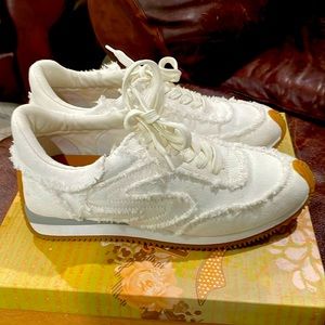 🤍WHITE DENIM Steve Madden sneakers